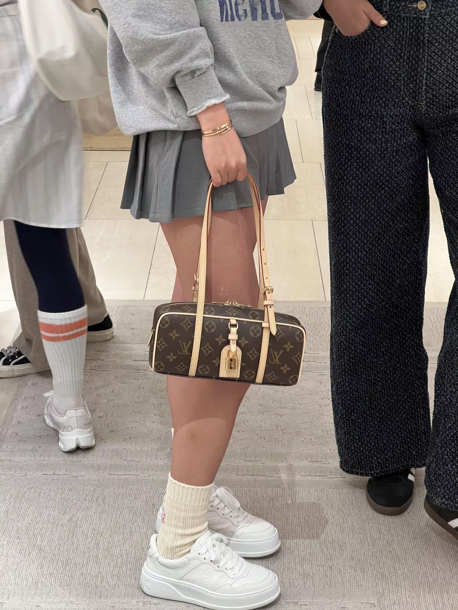 루이비통 모노그램 캔버스 행 온 보울링 숄더백 상세 이미지 40