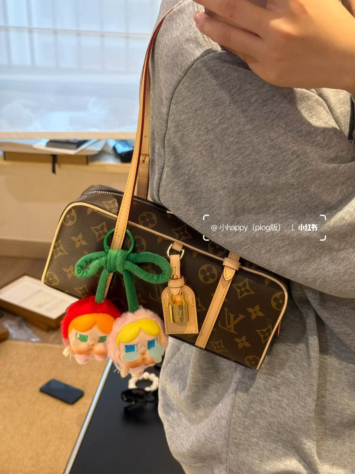 루이비통 모노그램 캔버스 행 온 보울링 숄더백 상세 이미지 56