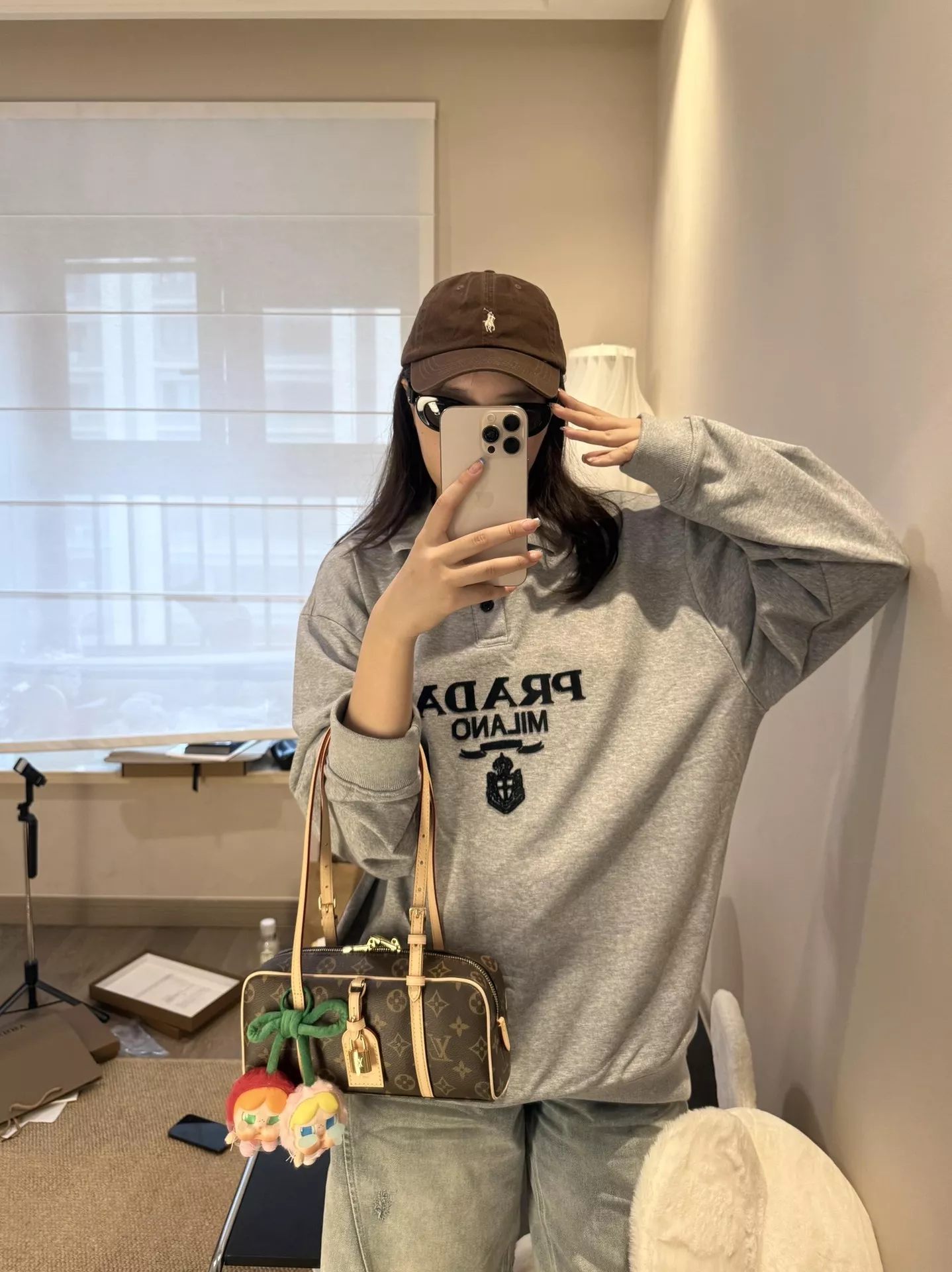 루이비통 모노그램 캔버스 행 온 보울링 숄더백 상세 이미지 45