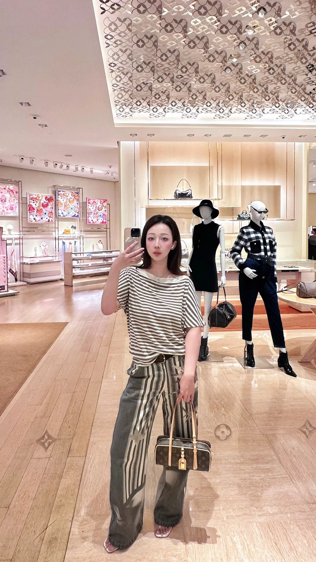 루이비통 모노그램 캔버스 행 온 보울링 숄더백 상세 이미지 50