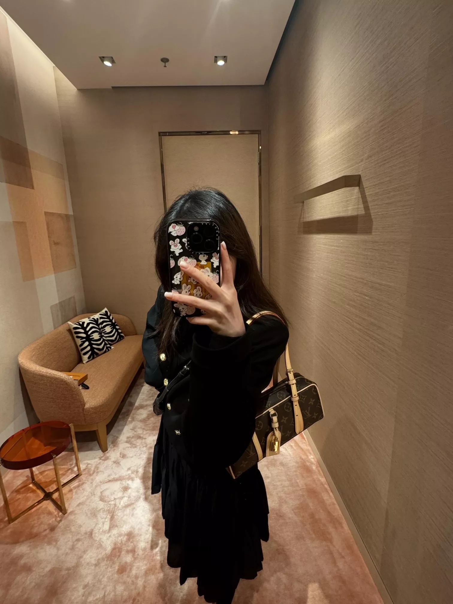 루이비통 모노그램 캔버스 행 온 보울링 숄더백 상세 이미지 33