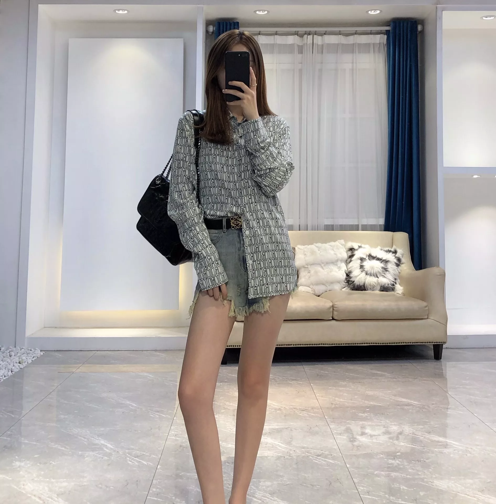 입생로랑 빈티지 오일왁스 소가죽 체인 플랩 숄더백 상세 이미지 91