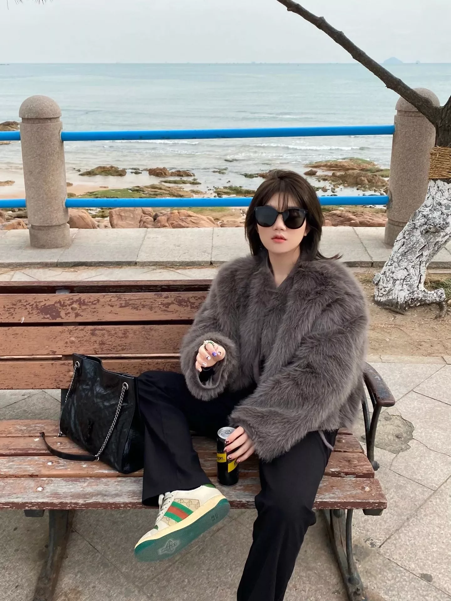 입생로랑 니키 빈티지 주름 가죽 쇼핑백 상세 이미지 56