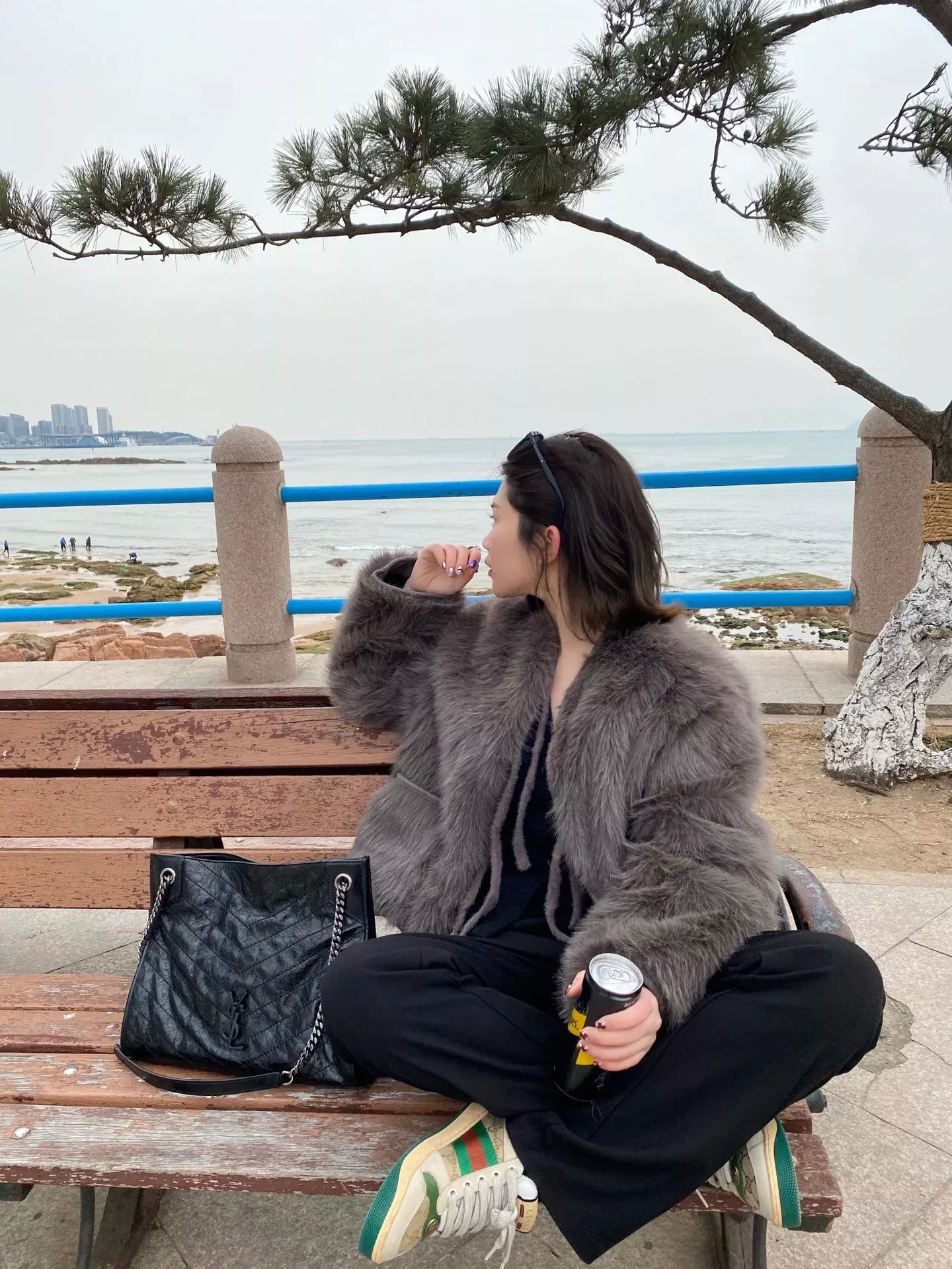 입생로랑 니키 빈티지 주름 가죽 쇼핑백 상세 이미지 53