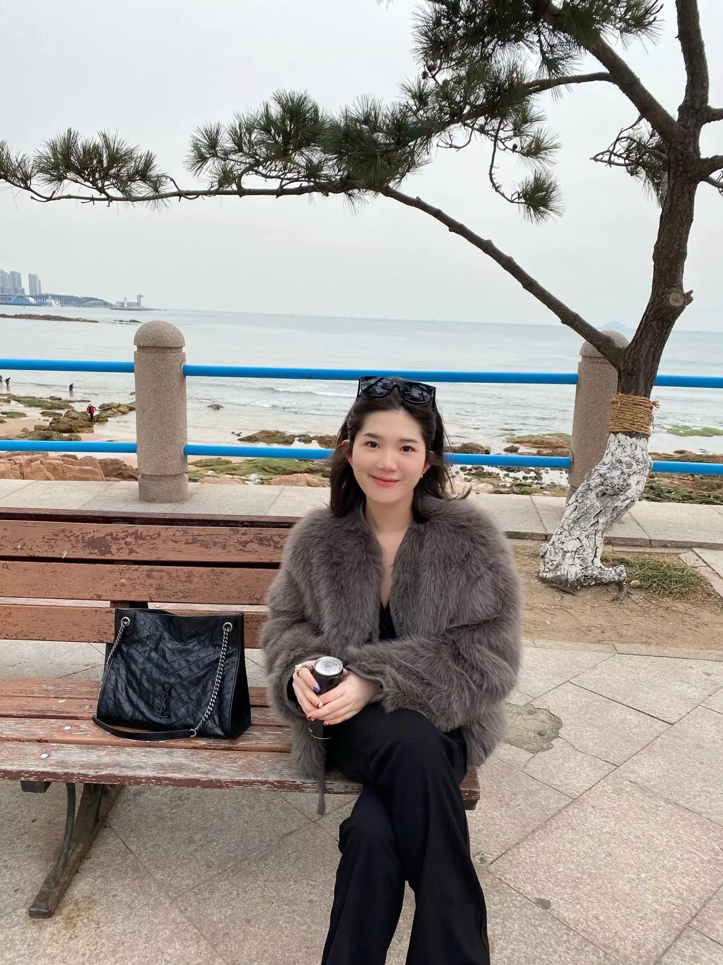 입생로랑 니키 빈티지 주름 가죽 쇼핑백 상세 이미지 55