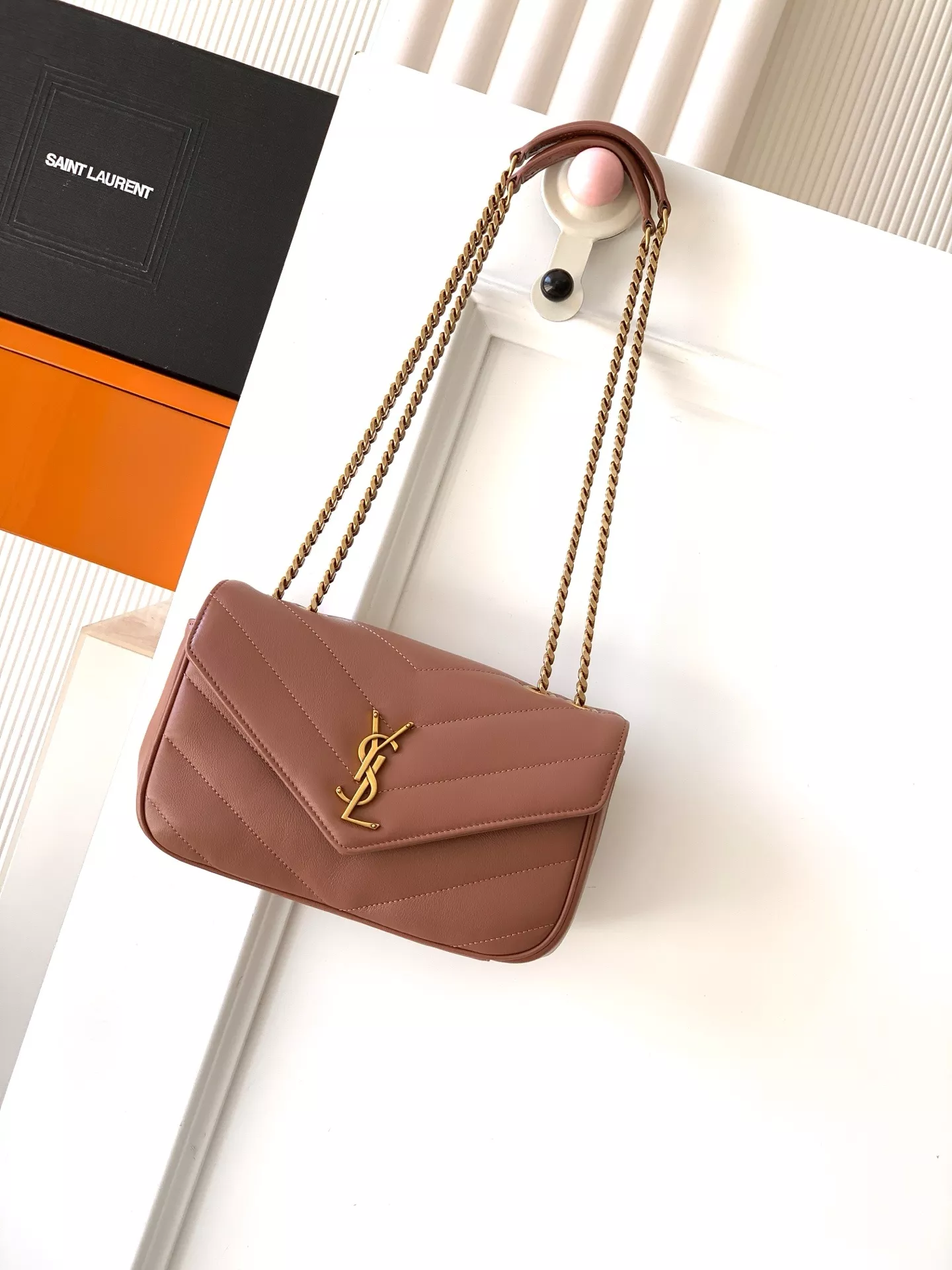 입생로랑 루루 스몰 로즈 샌드 램스킨 체인 숄더백 상세 이미지 10