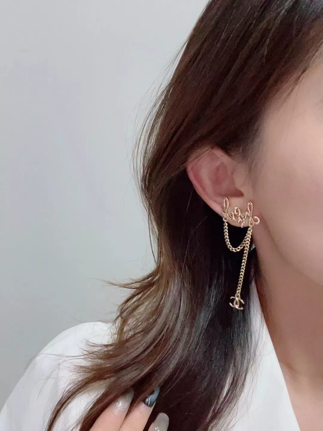 샤넬 비대칭 레터 체인 태슬 귀걸이 상세 이미지 10