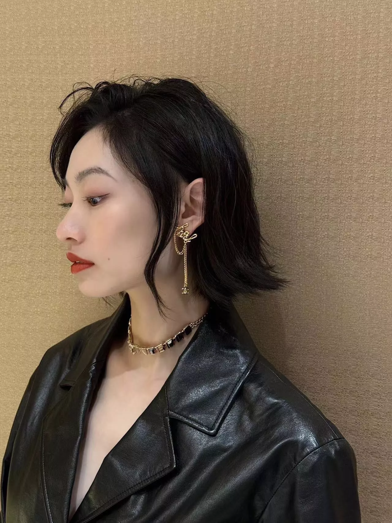 샤넬 비대칭 레터 체인 태슬 귀걸이 상세 이미지 12