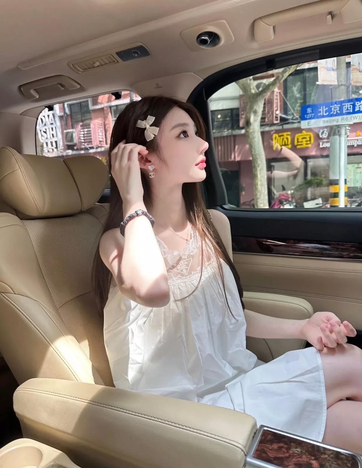 샤넬 하트 드롭 더블 C 스톤 귀걸이 상세 이미지 25