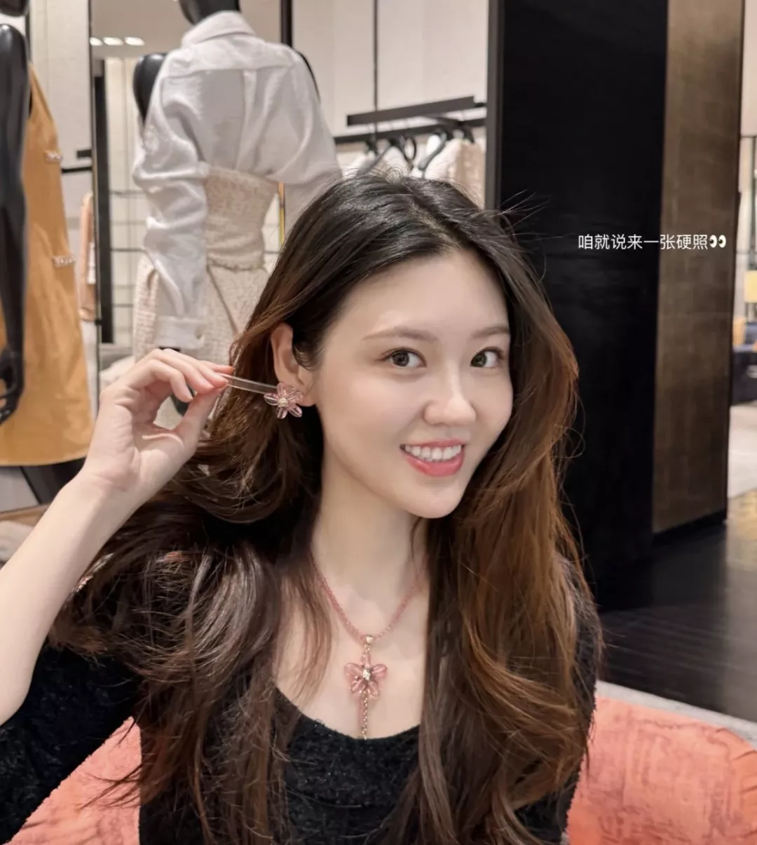 샤넬 플라워 핑크 글라스 이어링 상세 이미지 24