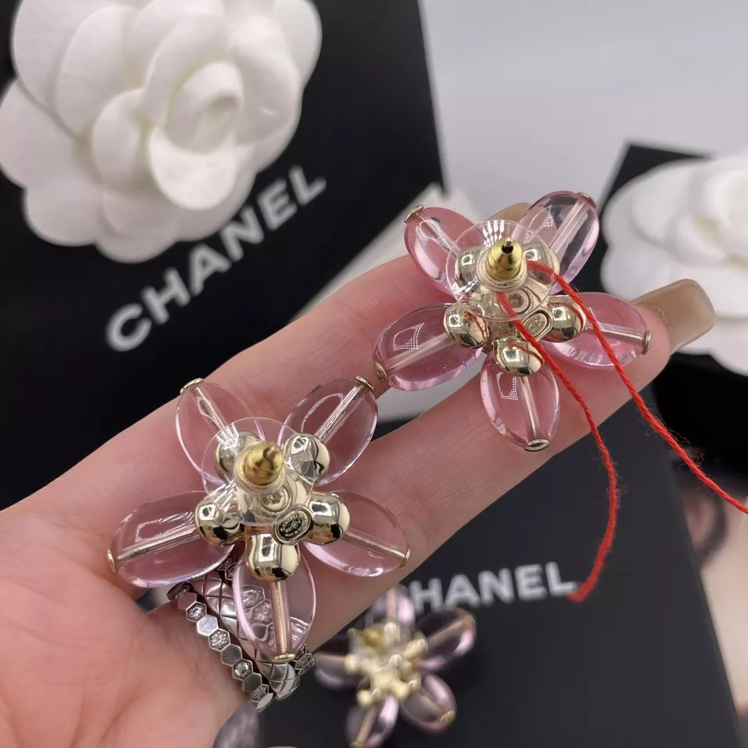 샤넬 플라워 핑크 글라스 이어링 상세 이미지 16