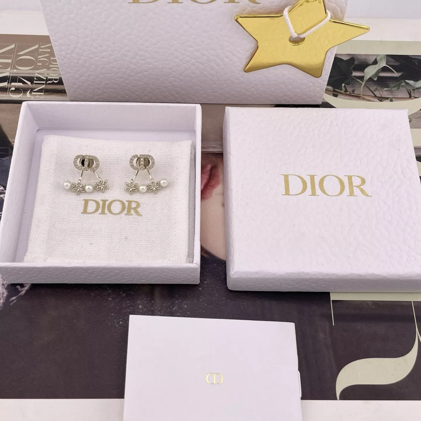 디올 CD 진주 플라워 장식 귀걸이 상세 이미지 2