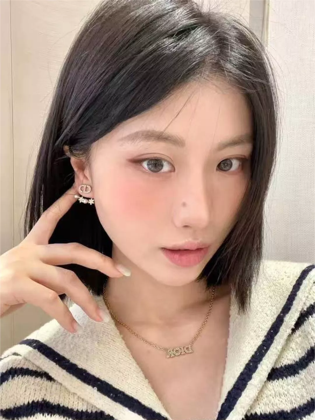 디올 CD 진주 플라워 장식 귀걸이 상세 이미지 11