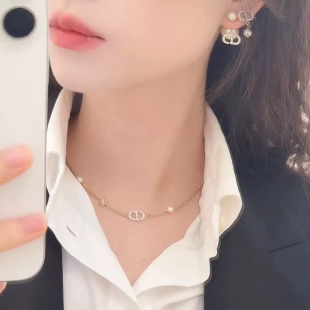 디올 CD 플라워 진주 비대칭 귀걸이 상세 이미지 13