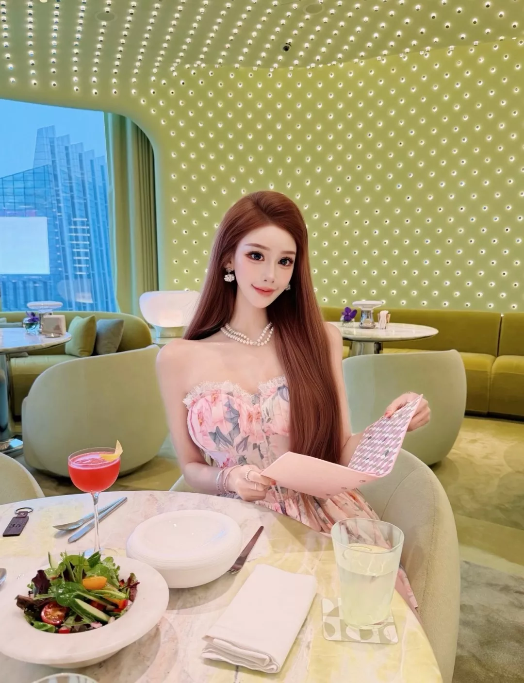 샤넬 더블 C 로고 핑크 크리스털 펄 드롭 귀걸이 상세 이미지 16