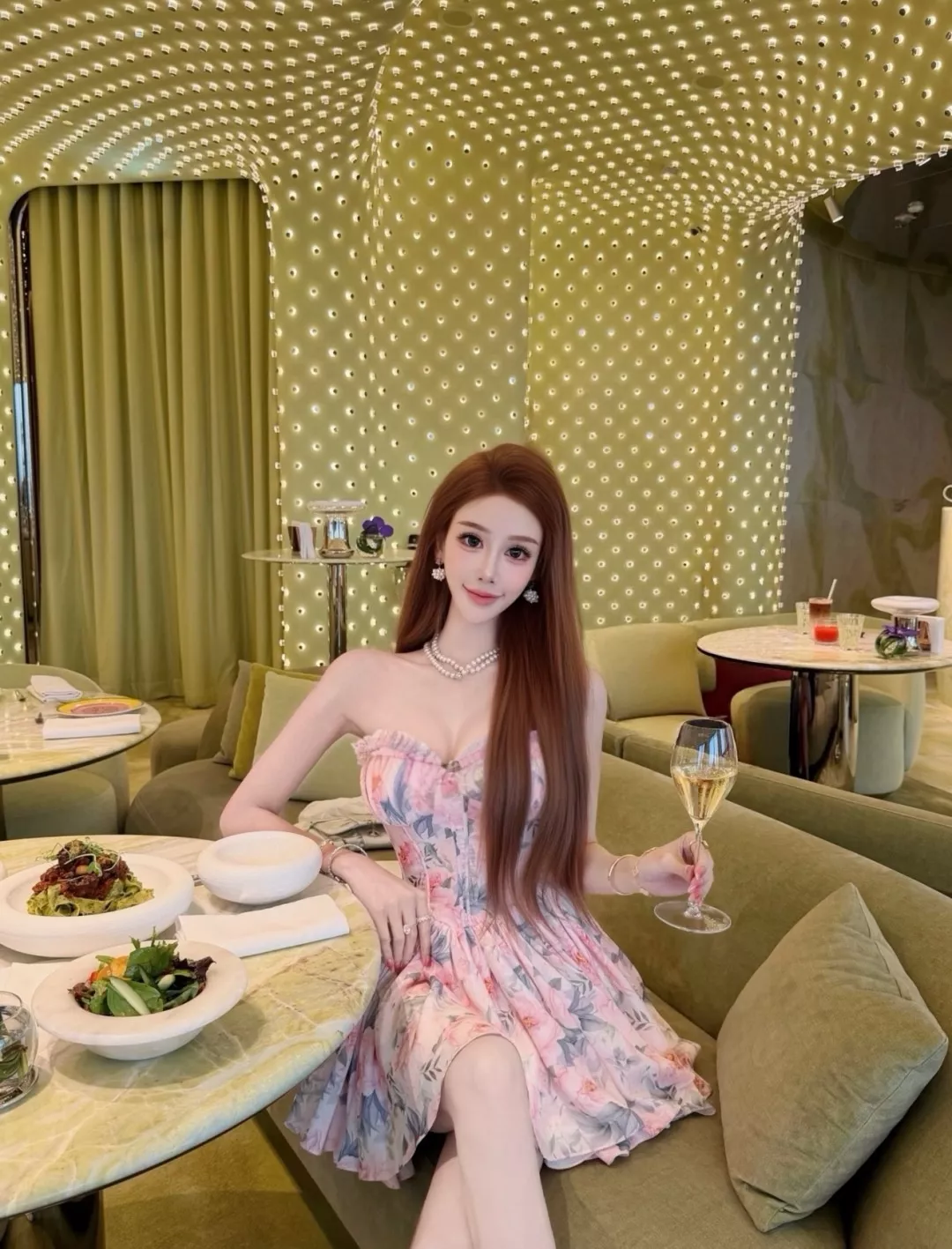 샤넬 더블 C 로고 핑크 크리스털 펄 드롭 귀걸이 상세 이미지 20