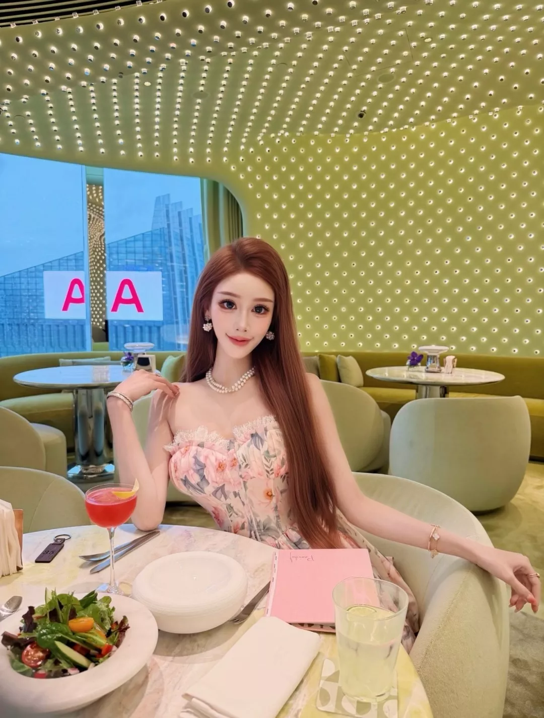샤넬 더블 C 로고 핑크 크리스털 펄 드롭 귀걸이 상세 이미지 19