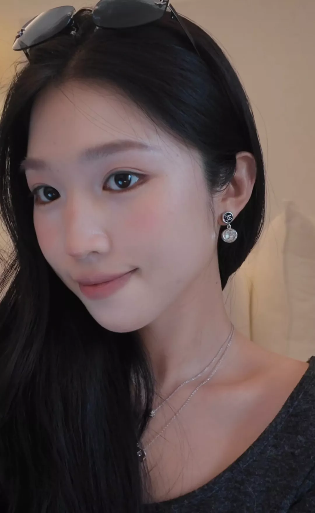 샤넬 원형 에나멜 로고 드롭 귀걸이 상세 이미지 19