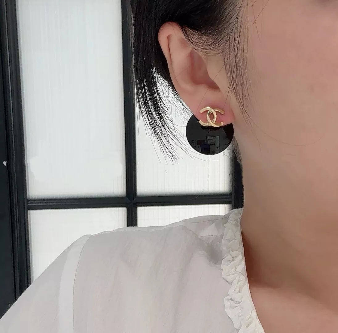 샤넬 빈티지 원형 블랙 화이트 이어링 상세 이미지 15