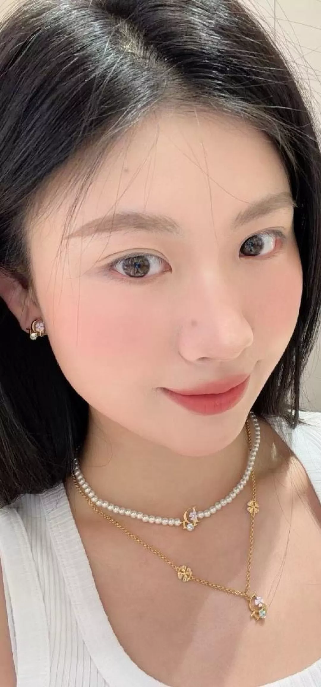 샤넬 진주 장식 더블C 골드 이어링 상세 이미지 22