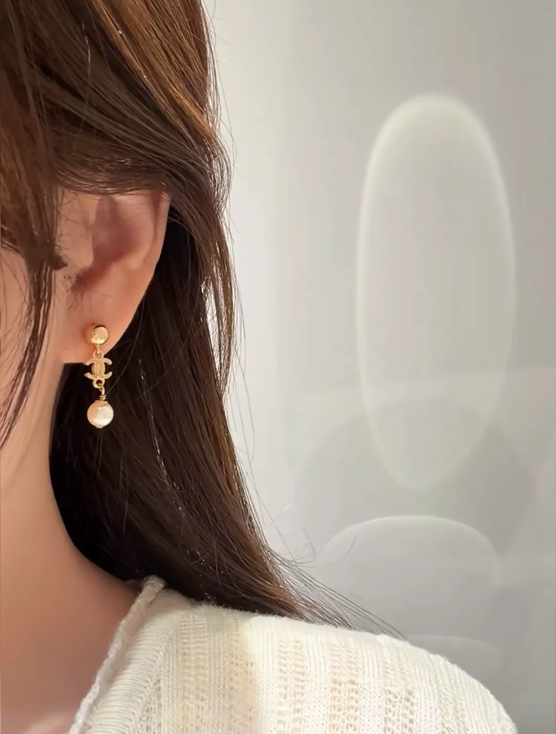 샤넬 로고 펄 드롭 이어링 상세 이미지 18