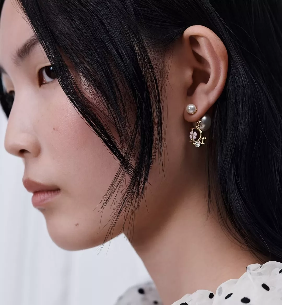 디올 더블 진주 플라워 레터 귀걸이 상세 이미지 11
