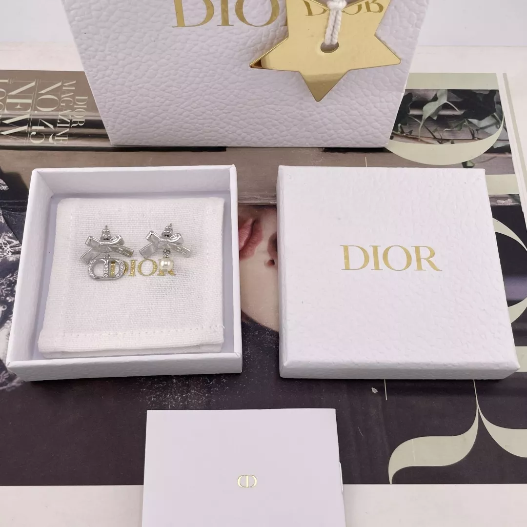 디올 브러시드 보우 CD 펄 드롭 귀걸이 상세 이미지 1