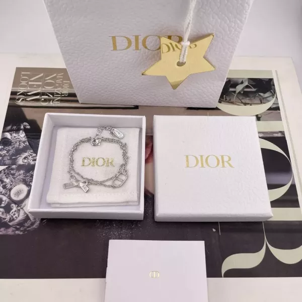 디올 더블 레이어 CD 브러시드 리본 브레이슬릿