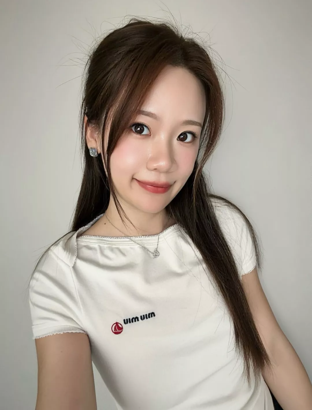 샤넬 투명 레진 라운드 스퀘어 로고 이어링 상세 이미지 15