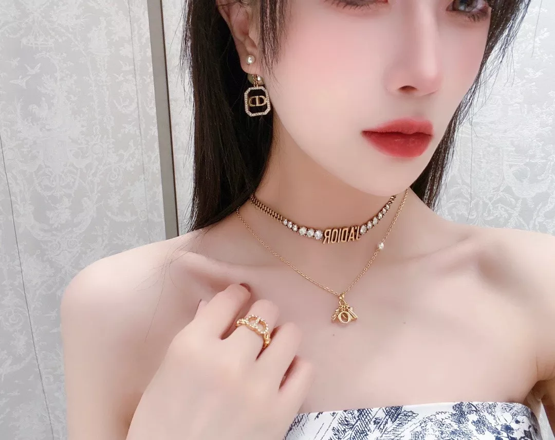 디올 CD 레터 진주 드롭 귀걸이 상세 이미지 17