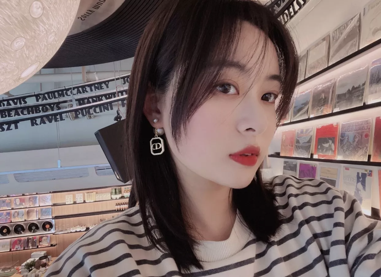 디올 CD 레터 진주 드롭 귀걸이 상세 이미지 21