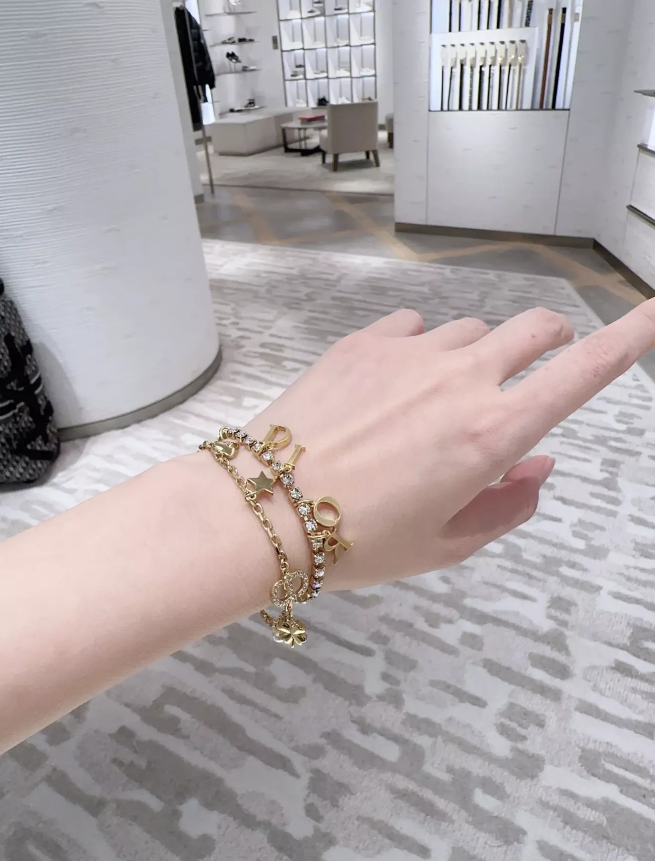 디올 멀티 참 진주 포인트 체인 팔찌 상세 이미지 12