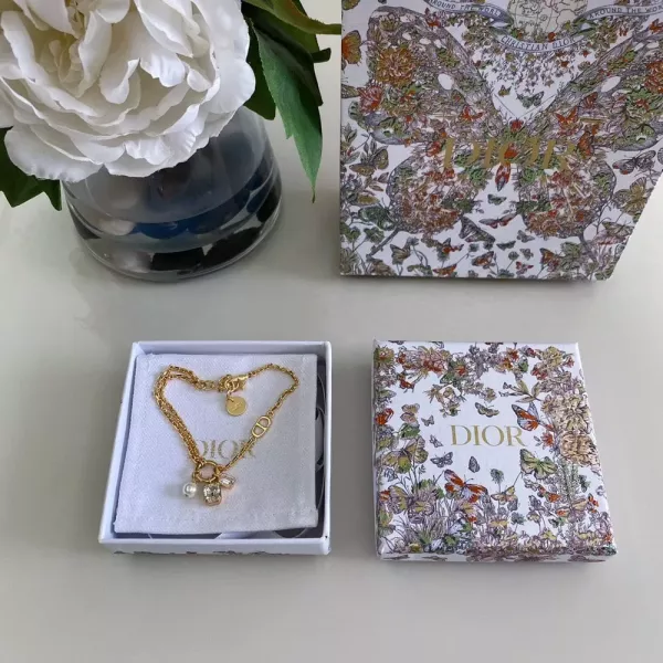 디올 CD 로고 진주 스퀘어 크리스탈 체인 팔찌