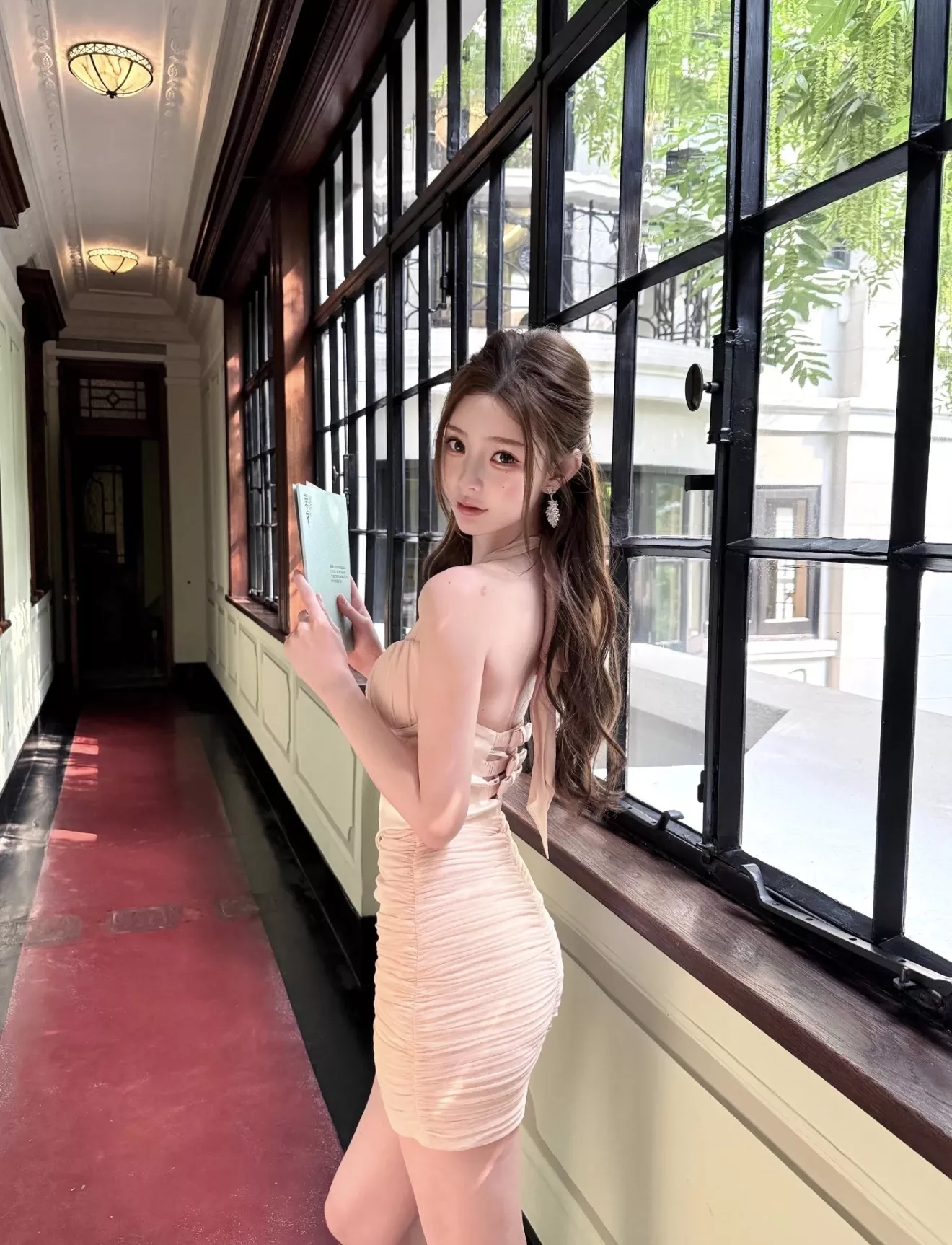 샤넬 크리스탈 장식 페더 드롭 귀걸이 상세 이미지 26