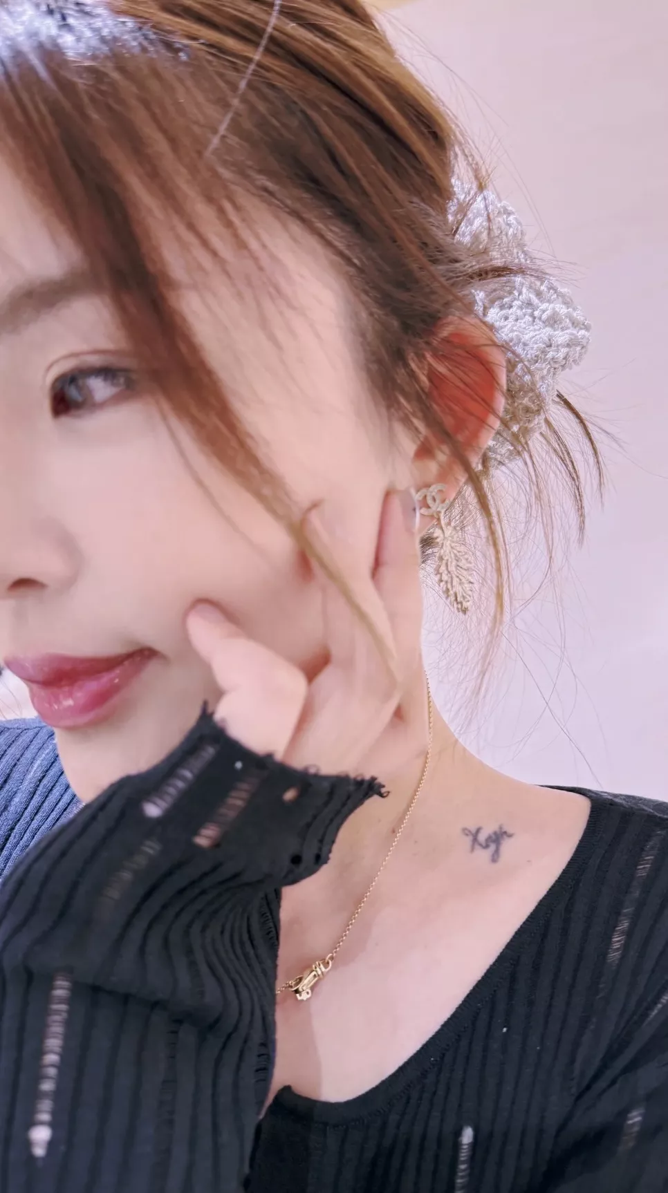 샤넬 크리스탈 장식 페더 드롭 귀걸이 상세 이미지 19