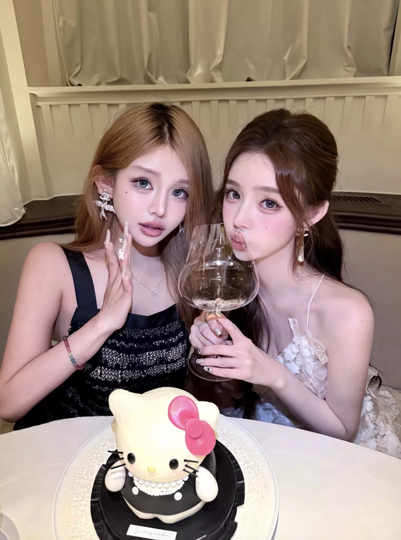 샤넬 진주 장식 더블 C 플라잉 버드 귀걸이 상세 이미지 22