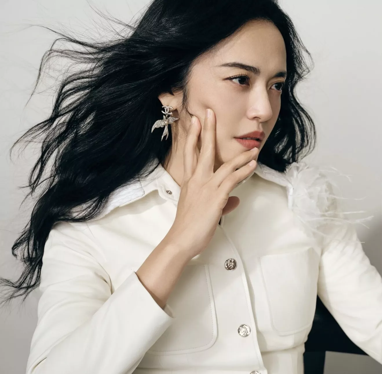 샤넬 진주 장식 더블 C 플라잉 버드 귀걸이 상세 이미지 9