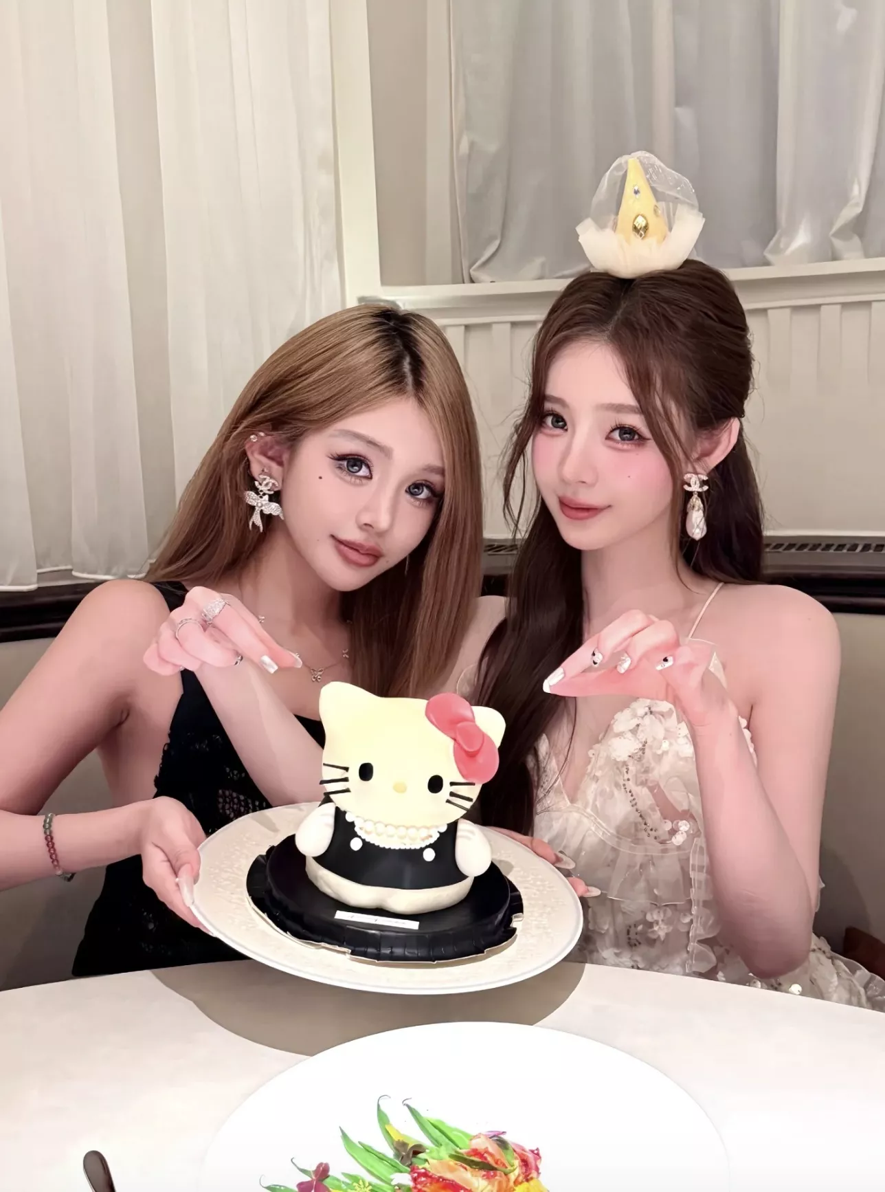 샤넬 진주 장식 더블 C 플라잉 버드 귀걸이 상세 이미지 21