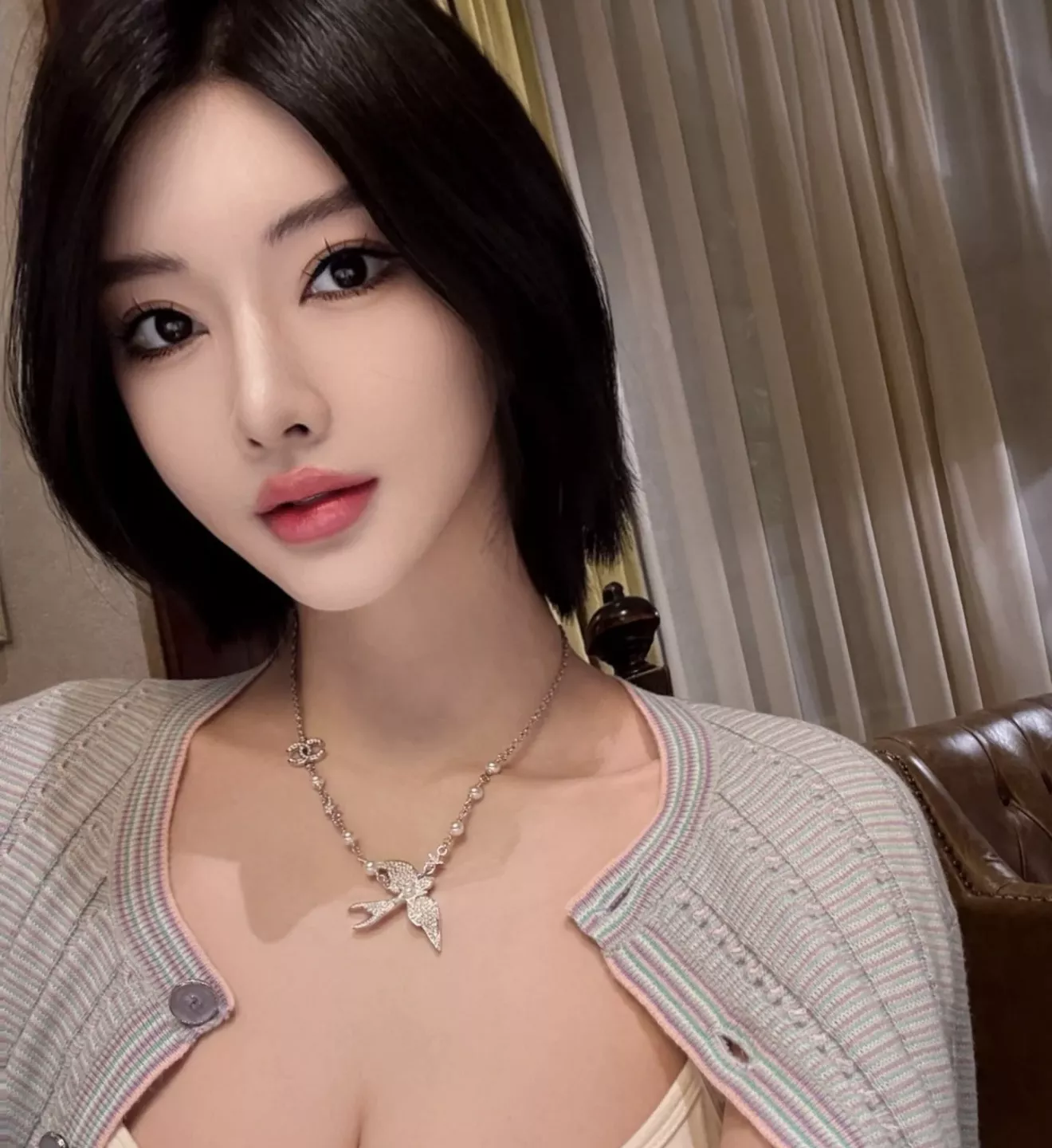 샤넬 진주 장식 더블 C 버드 모티브 목걸이 상세 이미지 28
