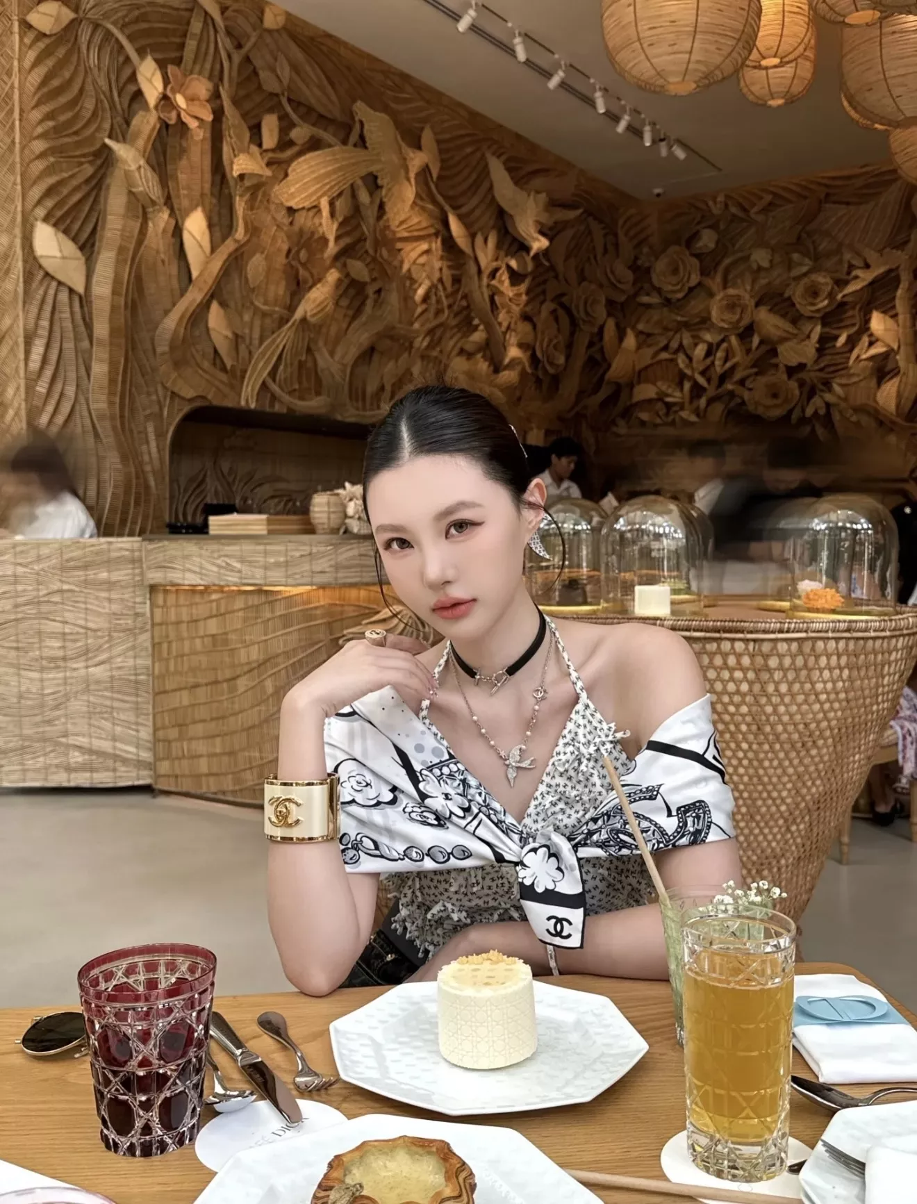 샤넬 진주 장식 더블 C 버드 모티브 목걸이 상세 이미지 24