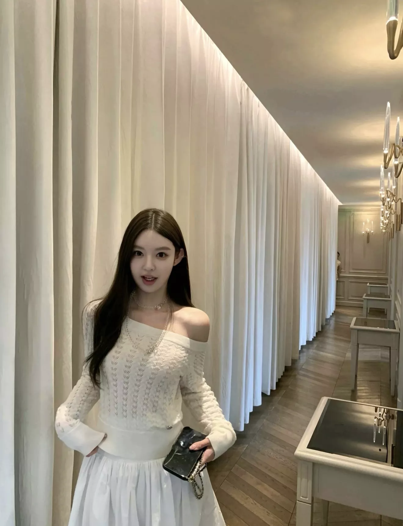 샤넬 투명 크리스탈 더블 C 리본 롱체인 목걸이 상세 이미지 24