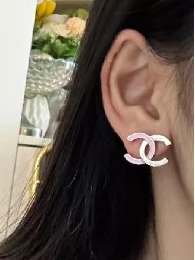 샤넬 핑크 에나멜 더블 C 스터드 귀걸이 상세 이미지 9