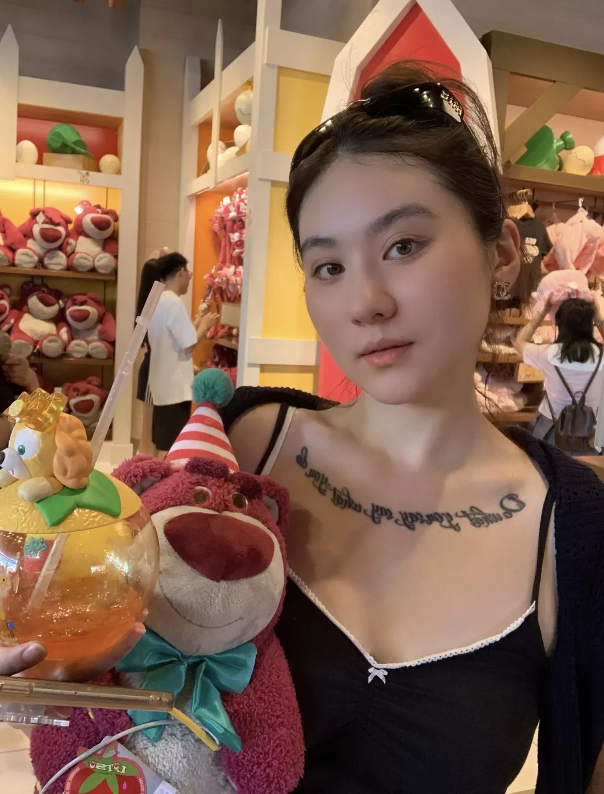 샤넬 핑크 에나멜 더블 C 스터드 귀걸이 상세 이미지 12