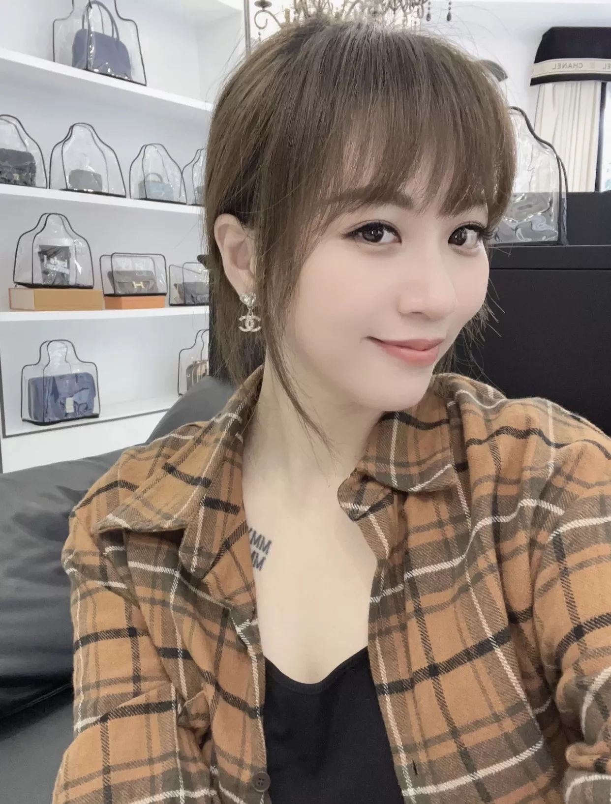 샤넬 하트 더블 C 크리스탈 드롭 귀걸이 상세 이미지 20