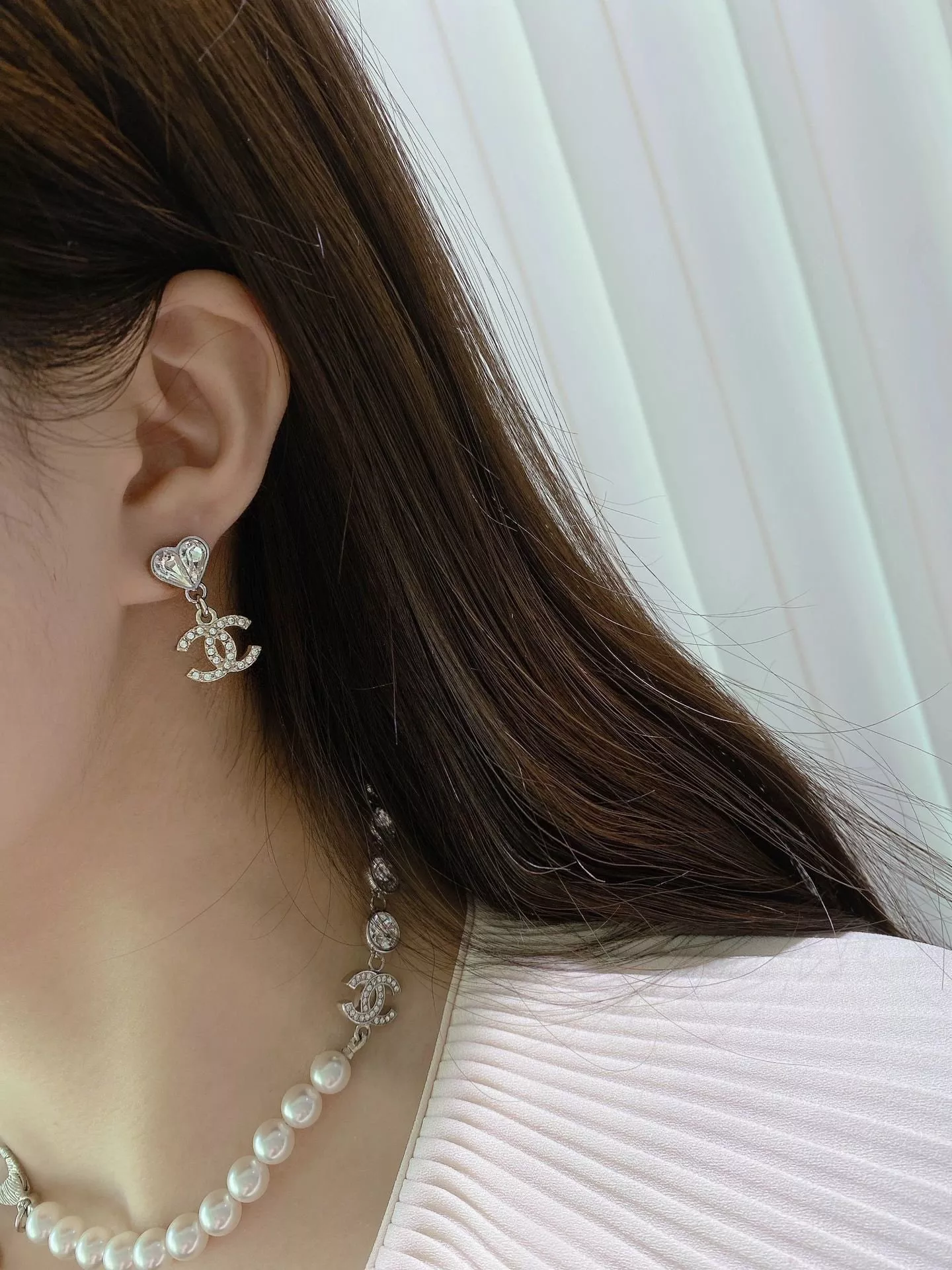 샤넬 하트 더블 C 크리스탈 드롭 귀걸이 상세 이미지 13