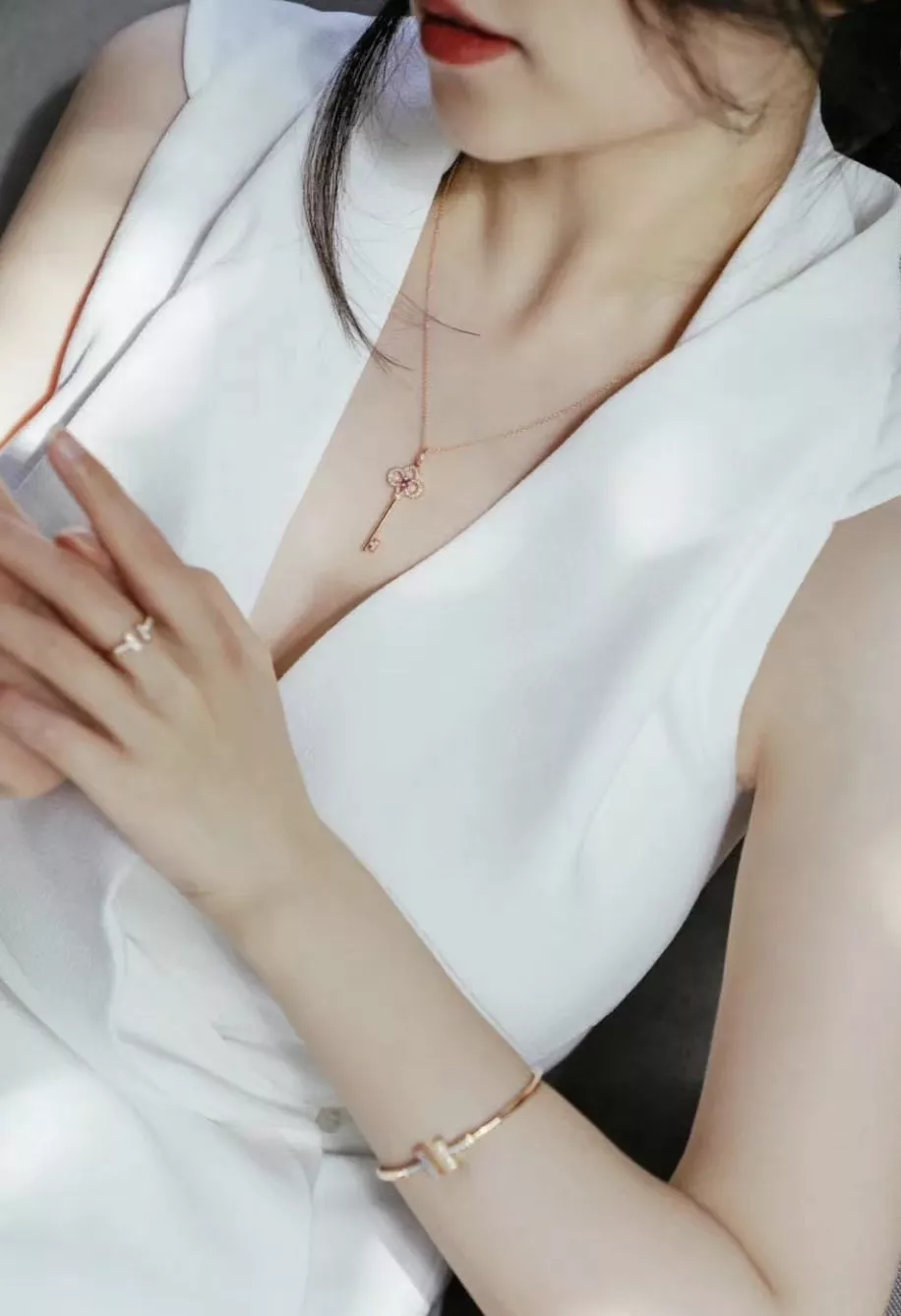 티파니앤코 레드 스톤 장식 키 펜던트 목걸이 상세 이미지 15
