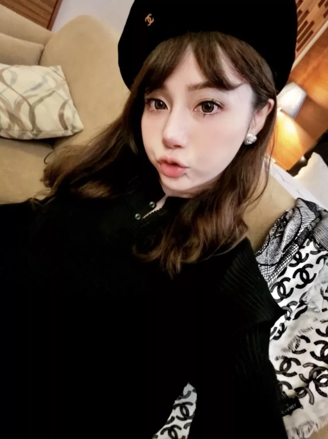 샤넬 하트 모티프 로고 장식 귀걸이 상세 이미지 34