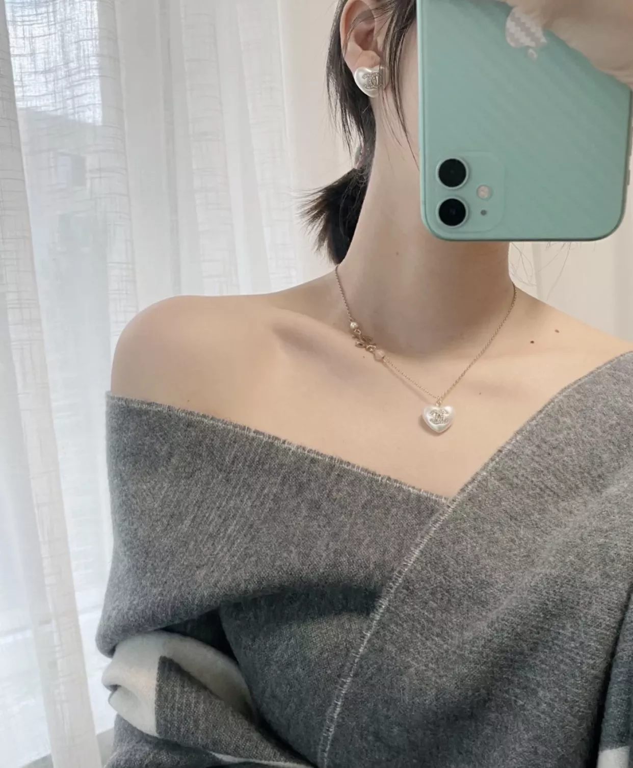 샤넬 하트 모티프 로고 장식 귀걸이 상세 이미지 9