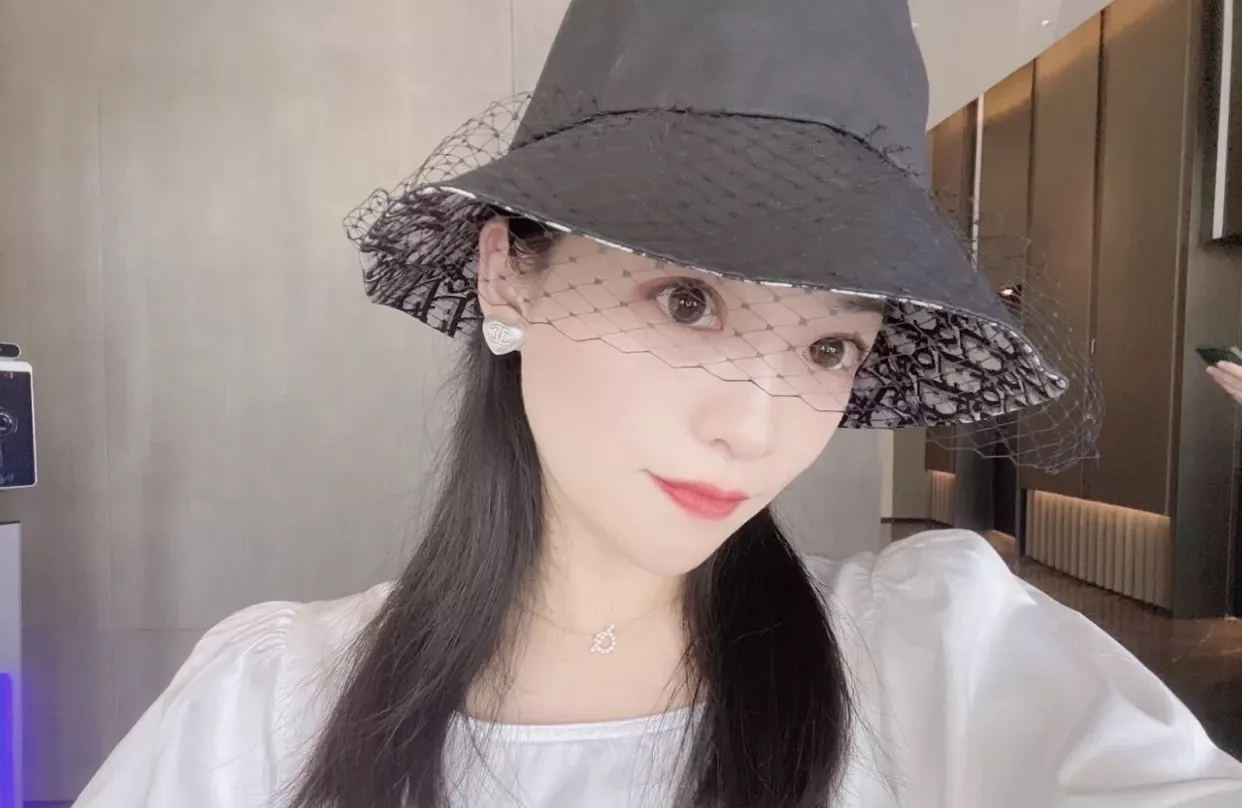 샤넬 하트 모티프 로고 장식 귀걸이 상세 이미지 23