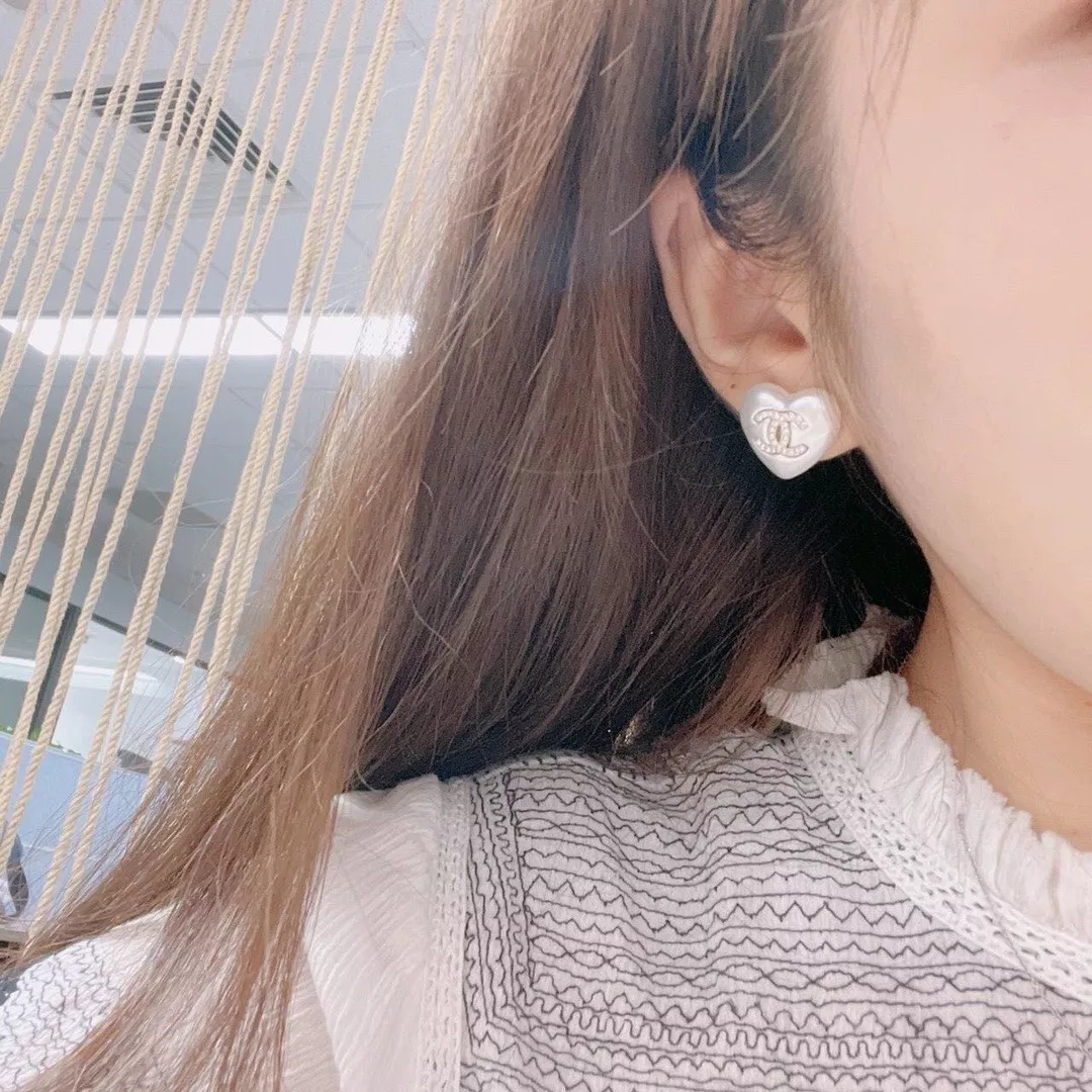 샤넬 하트 모티프 로고 장식 귀걸이 상세 이미지 18